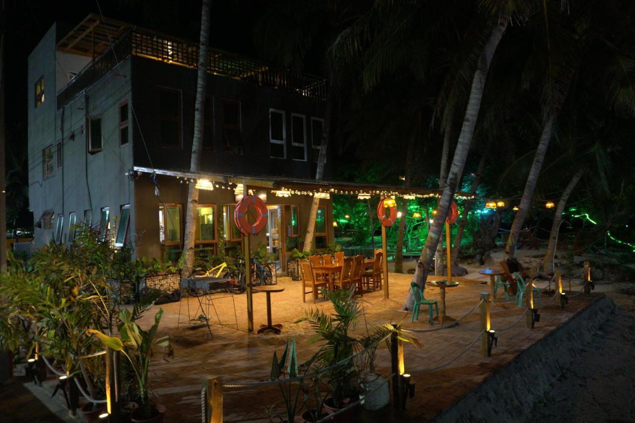 L Cafe Restobar & Lyn'S Guest House San Juan  Exterior foto
