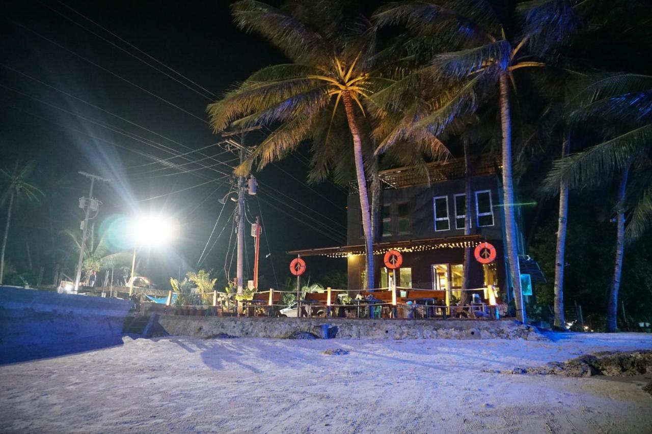 L Cafe Restobar & Lyn'S Guest House San Juan  Exterior foto