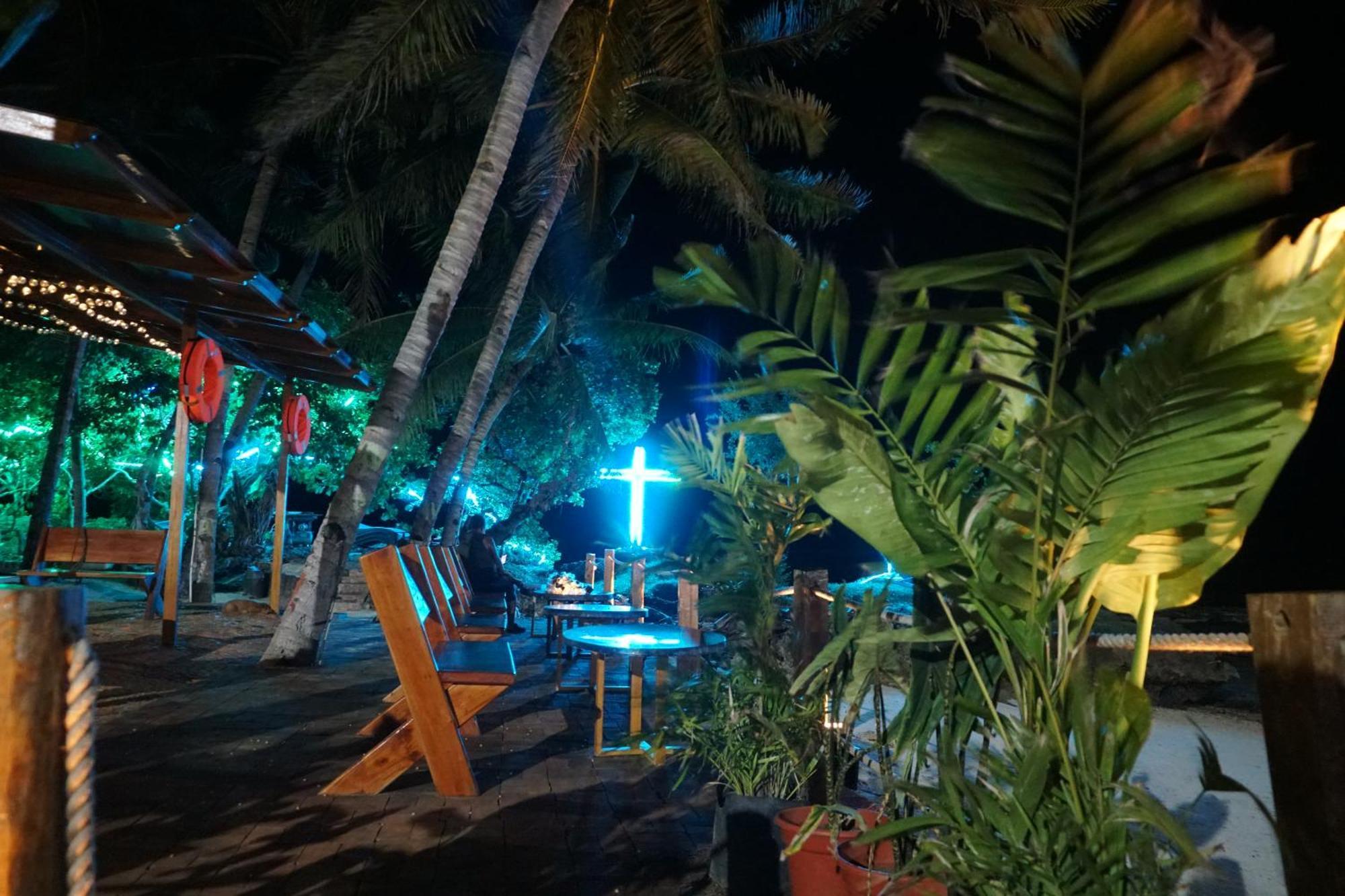 L Cafe Restobar & Lyn'S Guest House San Juan  Exterior foto