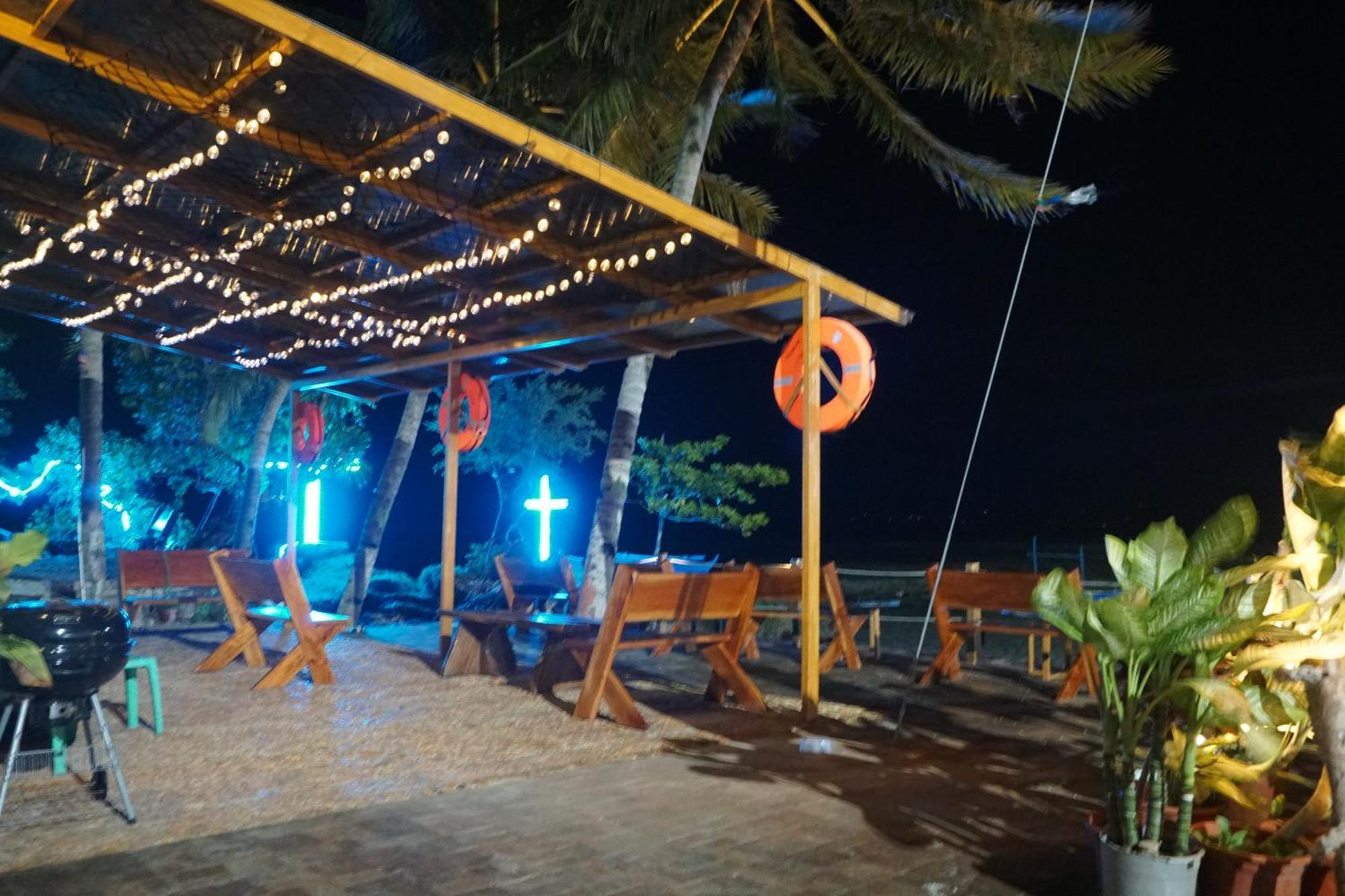 L Cafe Restobar & Lyn'S Guest House San Juan  Exterior foto