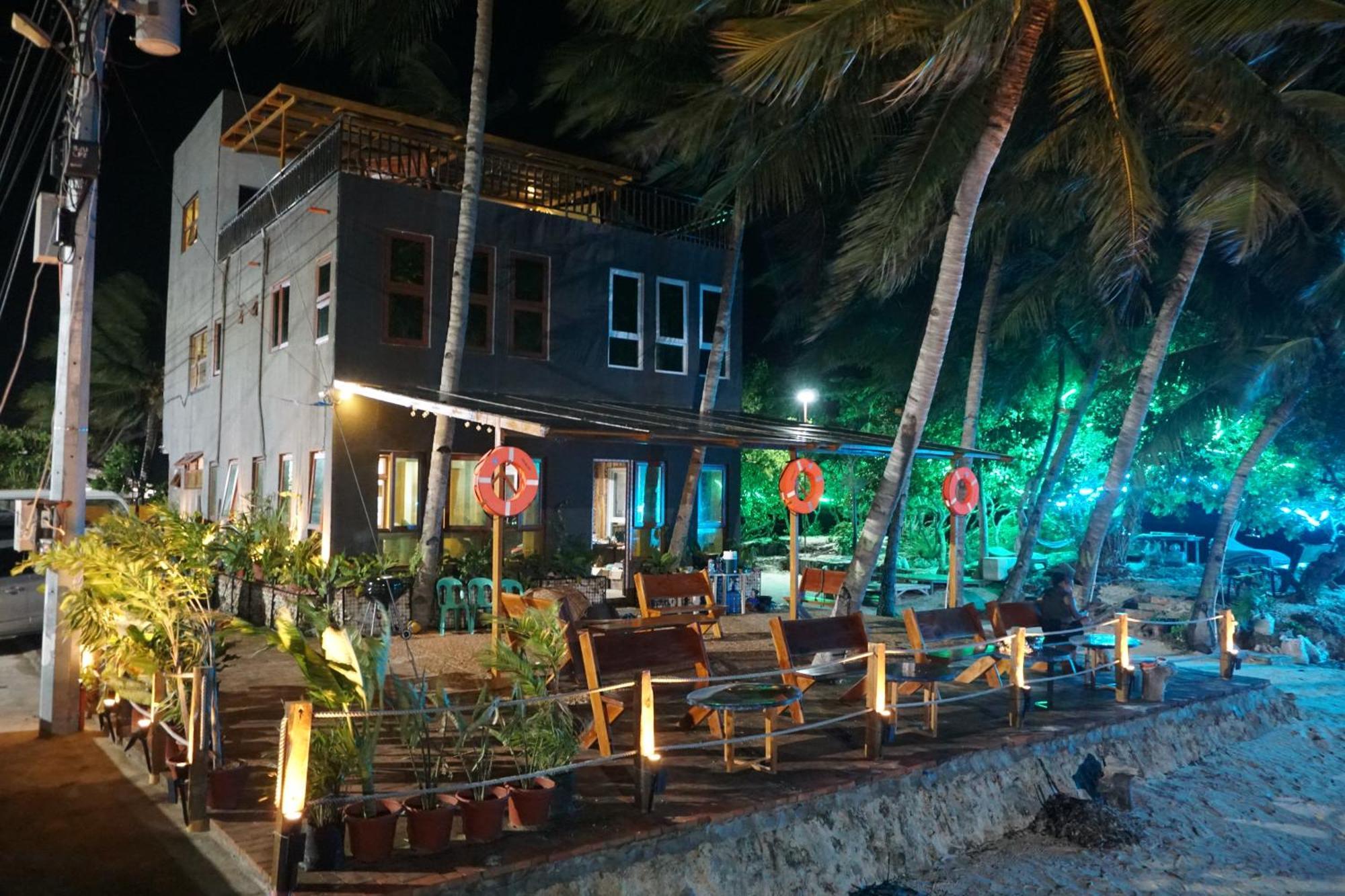 L Cafe Restobar & Lyn'S Guest House San Juan  Exterior foto